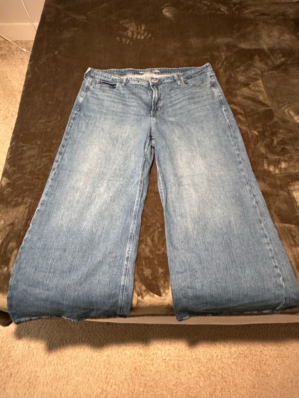 Old Navy Wide-Leg Jeans in Light Blue Wash